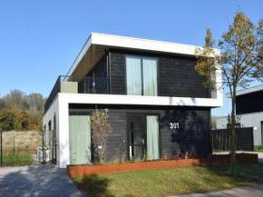 Luxury 10p villa on the water near Harderwijk